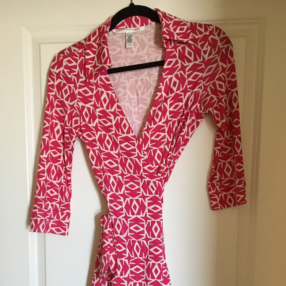 Diane Von Furstenberg 100% Silk Pink Dress